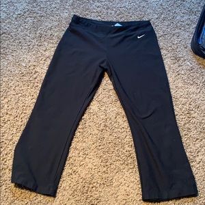 Nike dri fit cropped workout pants size medium